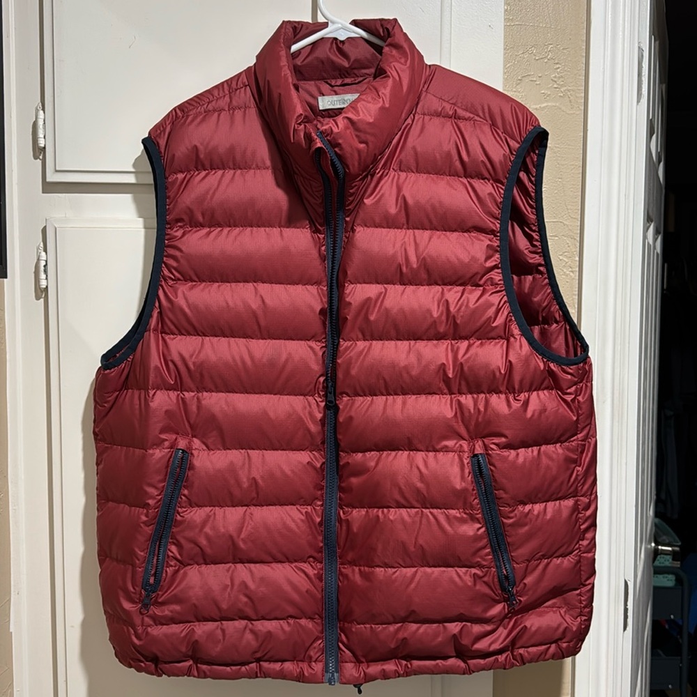 OUTKNOWN Brand down vest, men’s size XXL, color Garnet
